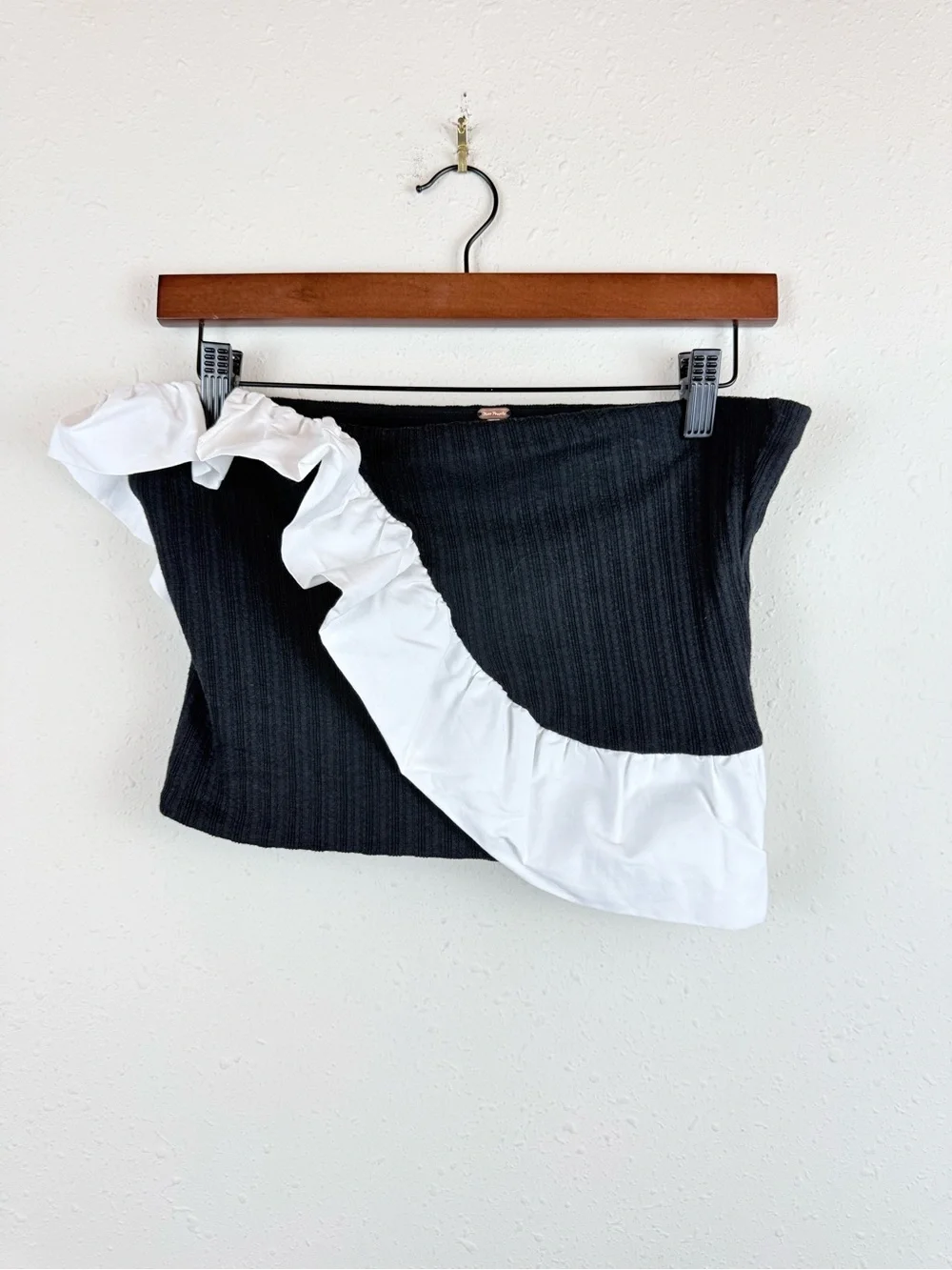 Free People Jagger Knit Tube Ruffle Black And White Crop Top Sz Medium NWT
